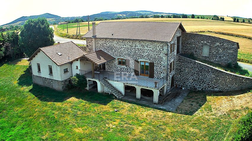Image Façade à  maison individuelle de Saint-Arcons-de-Barges