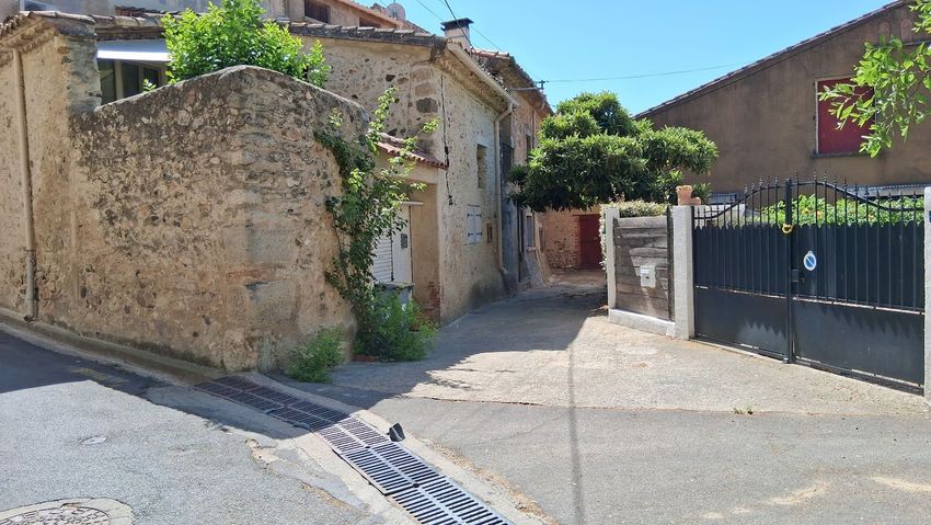 Image Façade à  maison mitoyenne de Pouzolles