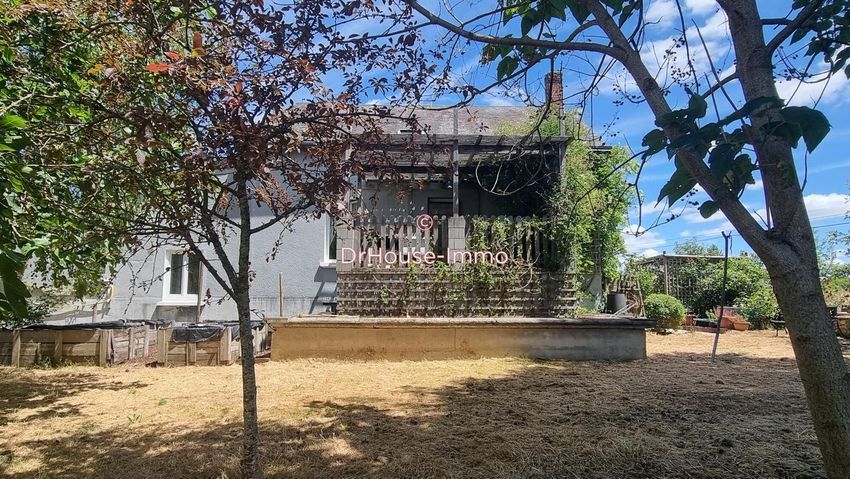 Image Façade à  villa de Pommiers