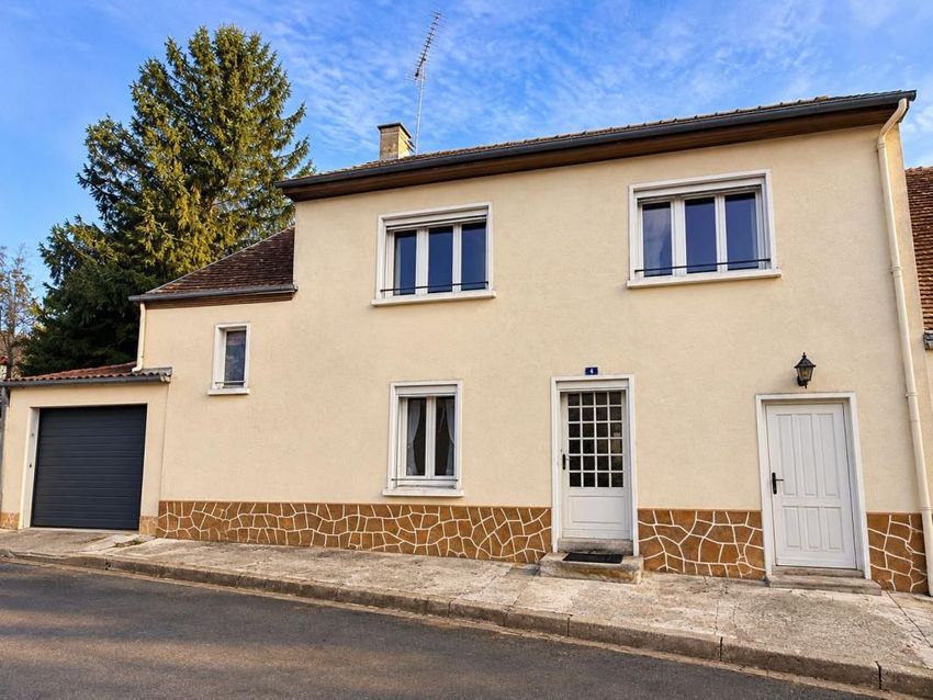 Image Façade à  maison de village de Saint-Cosme-en-Vairais