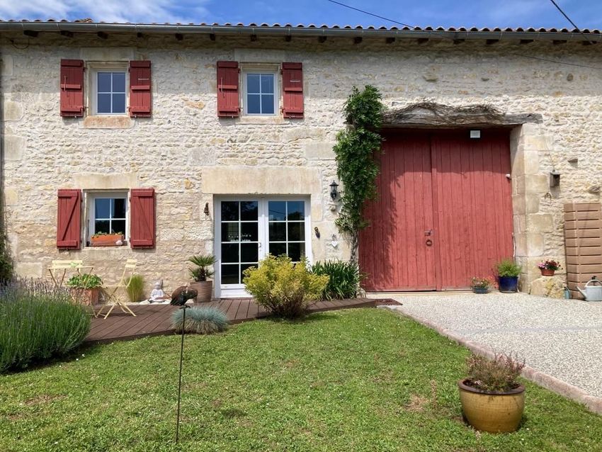 Image Façade à  maison individuelle de Écoyeux