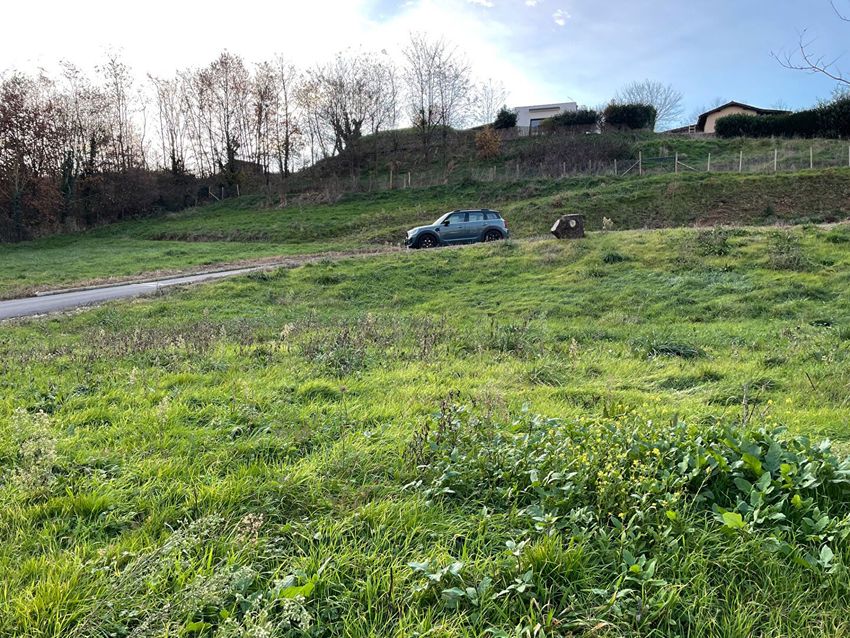 Image de terrain à Porte des Pierres Dorées