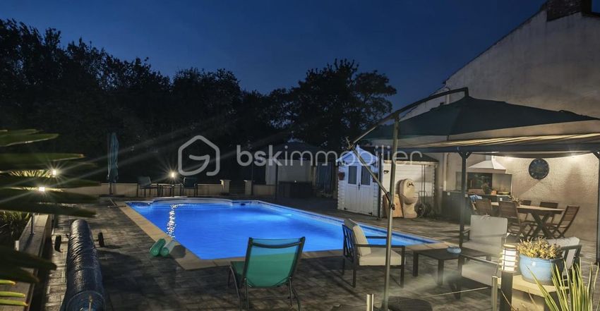 Image Piscine à  maison individuelle de Petosse