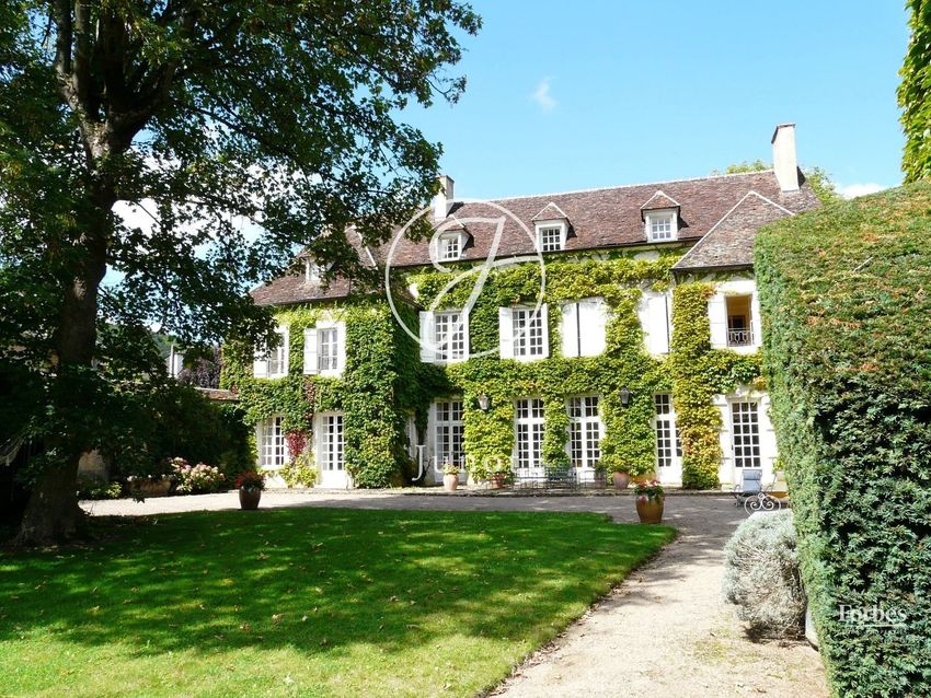 Image Façade à  château de Vézelay