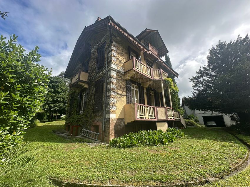 Image Façade à  manoir de Bagnères-de-Bigorre