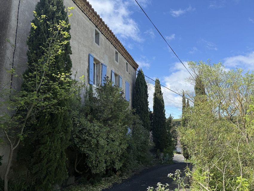 Image Façade à  maison mitoyenne de Fontjoncouse