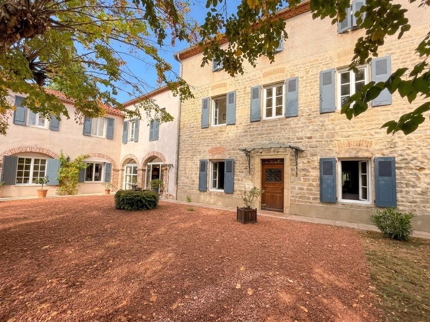 Image Façade à  villa de Montbrison