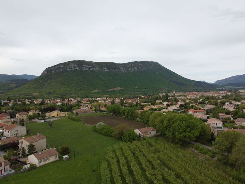 Image Vue à terrain de Laragne-Montéglin
