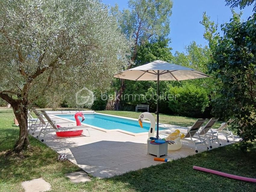 Image Piscine à  maison individuelle de Pierrevert