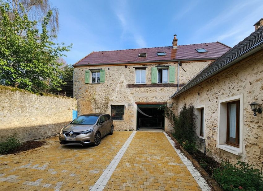 Image Façade à  maison individuelle de Roinville