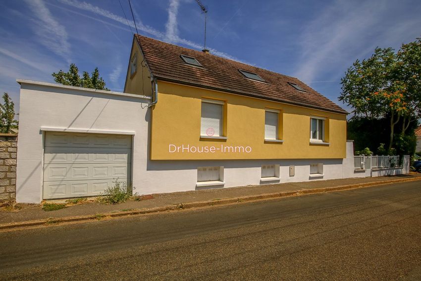 Image Façade à  villa de Lucé
