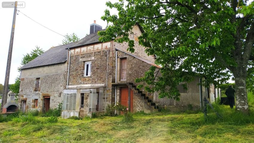 Image Façade à  maison individuelle de Saint-Quentin-les-Chardonnets