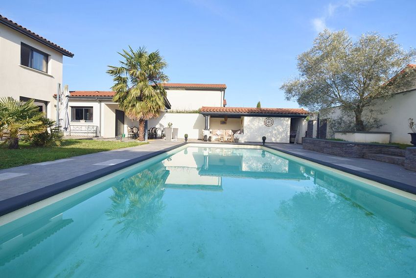 Image Piscine à  maison individuelle de Quincieux