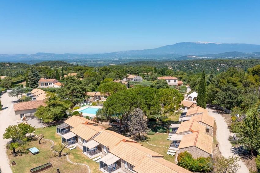 Image de  propriété agricole à La Roque-sur-Pernes