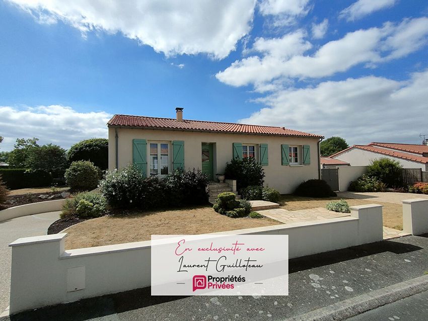 Image Façade à  maison individuelle de Saint-Aubin-des-Ormeaux