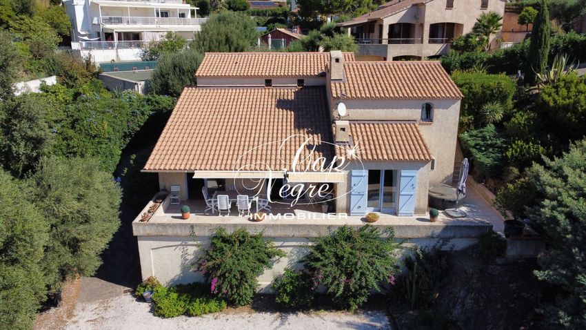 Image Façade à  maison individuelle de Le Lavandou