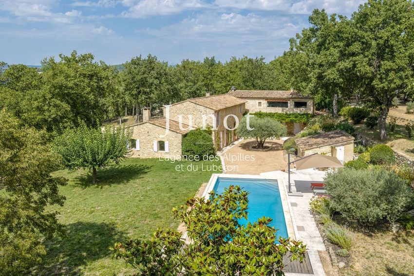 Image Piscine à  maison traditionnelle de Lacoste