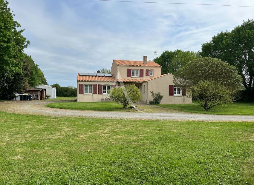 Image Façade à  maison individuelle de Petosse