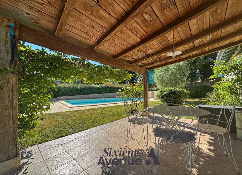 Image Terrasse à  maison individuelle de La Sauzière-Saint-Jean