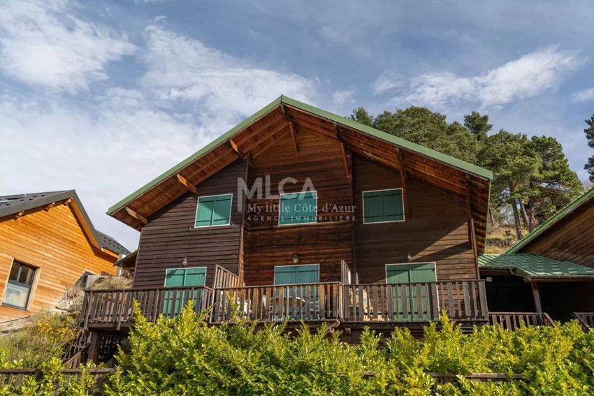 Image Façade à  chalet de montagne de Saint-Étienne-de-Tinée