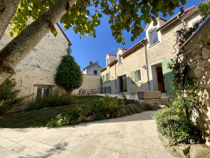 Image Façade à  maison de village de Chavenay