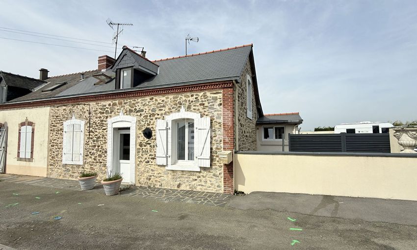 Image Façade à  maison individuelle de Loiron-Ruillé