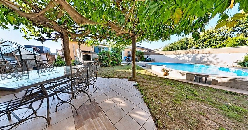 Image Terrasse à  maison mitoyenne de Saint-Marcel-sur-Aude