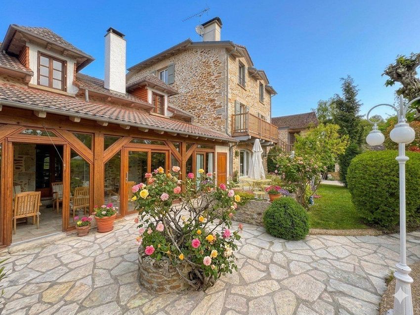 Image Façade à  maison mitoyenne de Vitrac