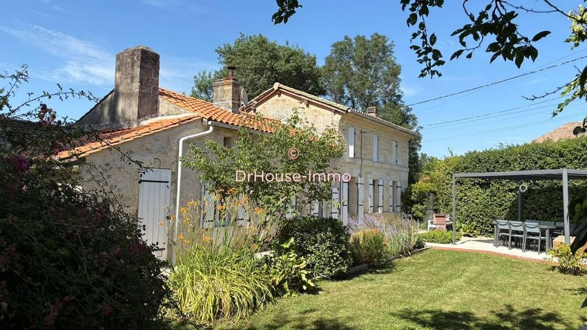 Image Façade à  villa de Laruscade