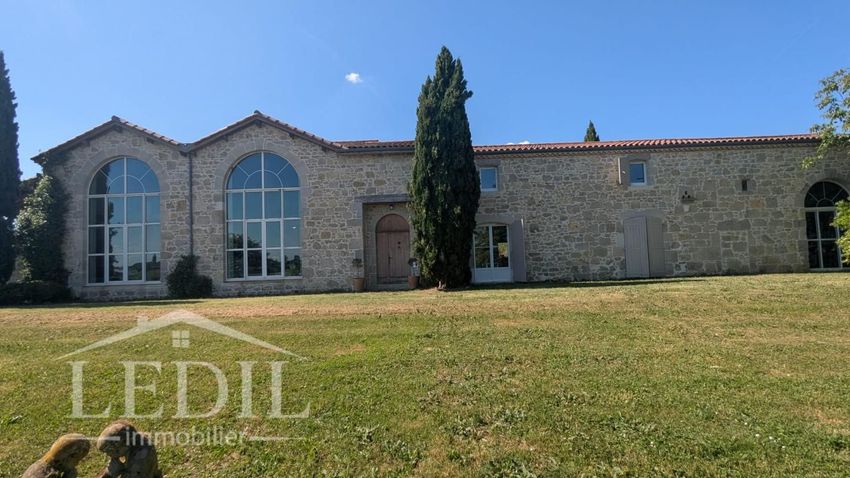 Image Façade à  propriété agricole de Prayssas