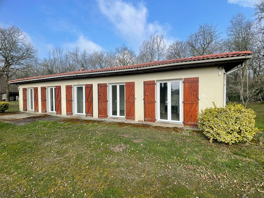 Image Façade à  maison individuelle de Sabres