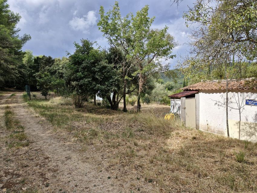 Image de terrain à Le Revest-les-Eaux