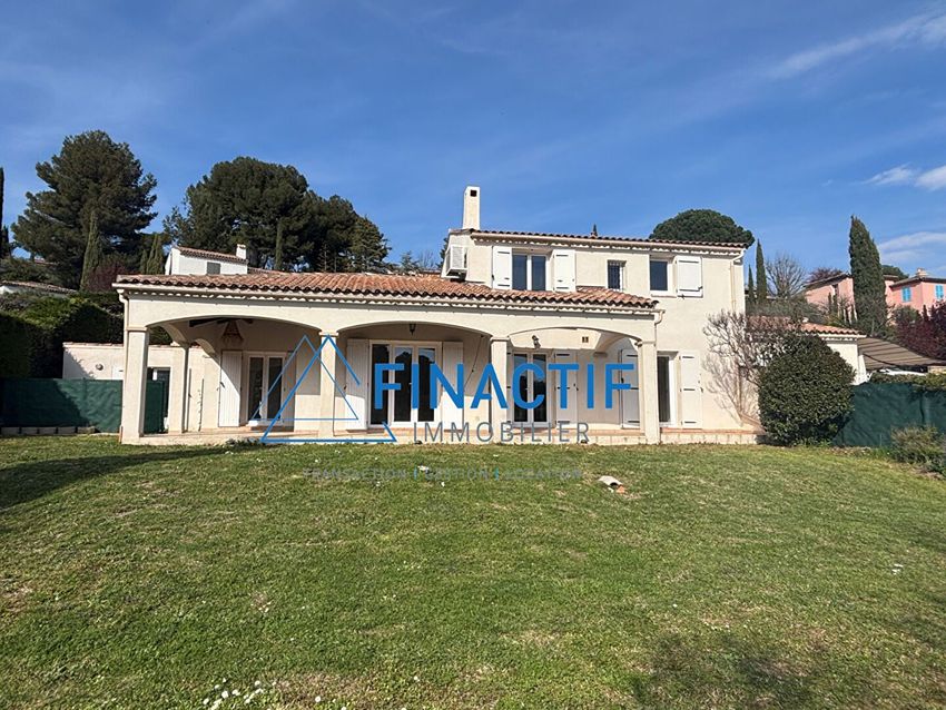 Image Façade à  villa de Éguilles