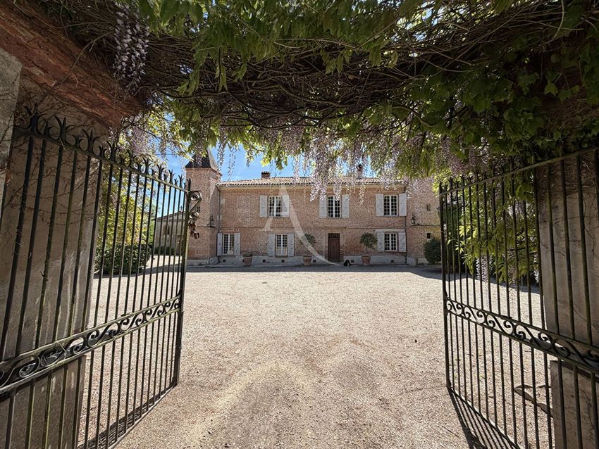 Image Façade à  manoir de Villematier