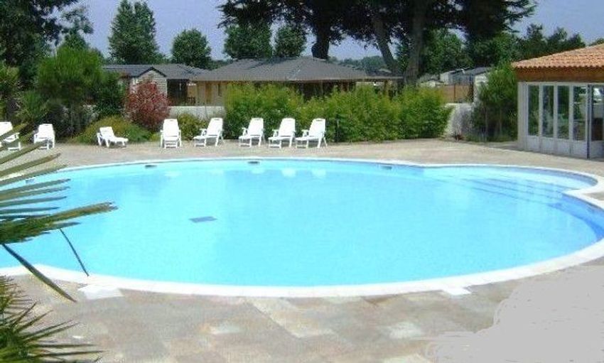 Image Piscine à terrain de 118 a Avenue de la Pège