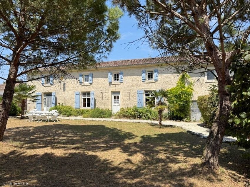 Image Façade à  propriété agricole de Villefagnan