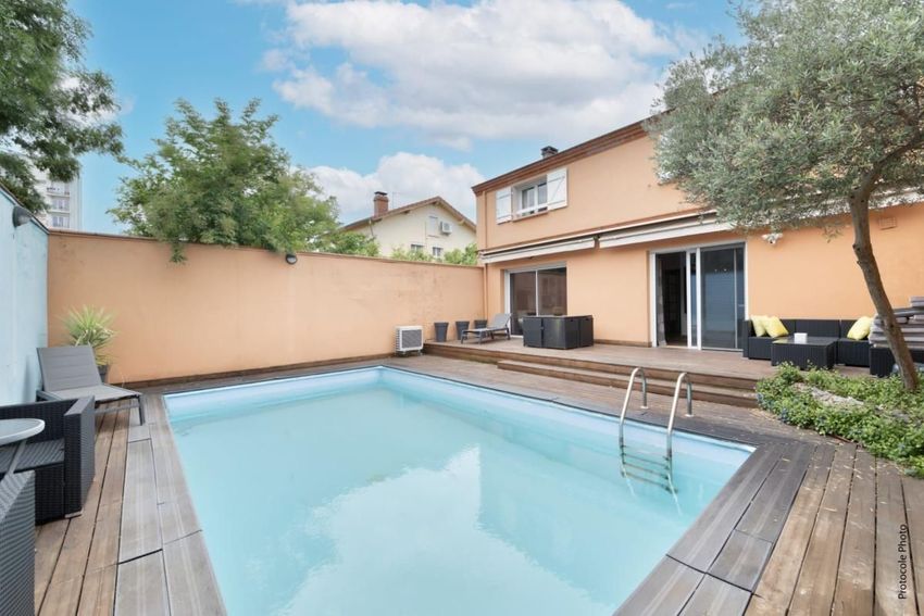 Image Piscine à  maison mitoyenne de Toulouse