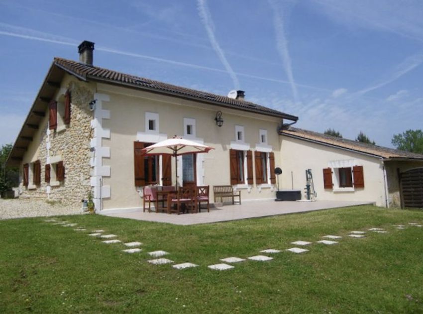 Image Façade à  maison individuelle de Boresse-et-Martron