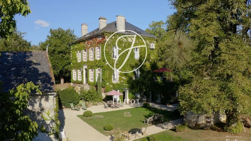 Image Façade à  manoir moderne de Courson-les-Carrières