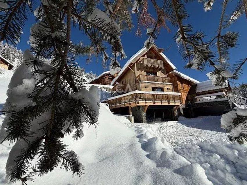 Image Façade à  chalet de montagne de Saint-Étienne-de-Tinée