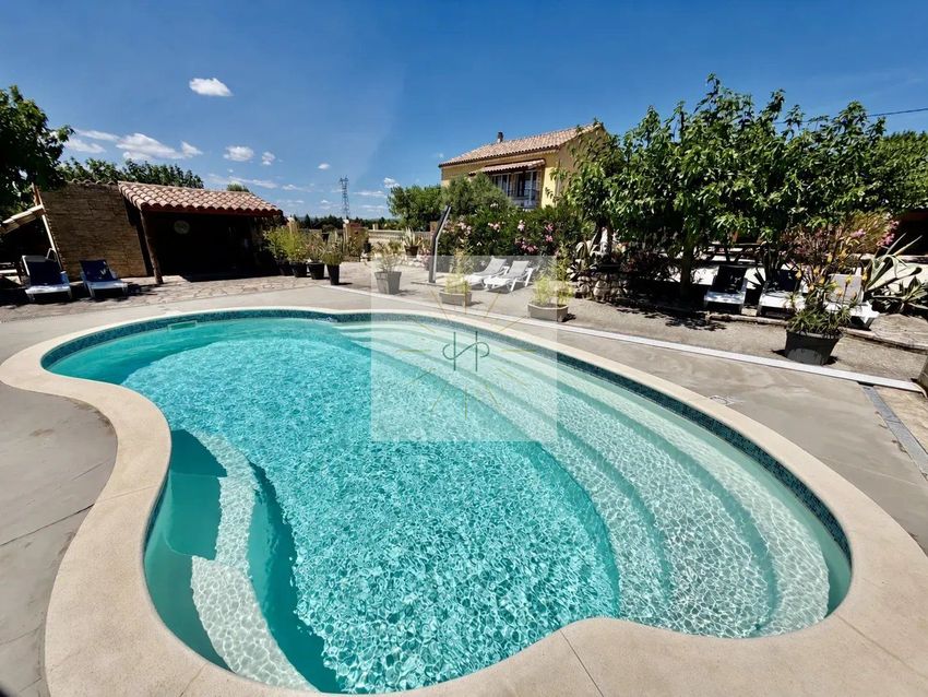 Image Piscine à  maison individuelle de La Garde-Adhémar