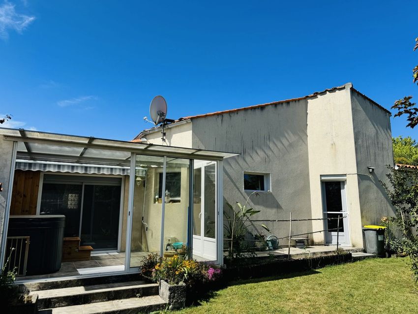 Image Façade à  maison individuelle de Cozes