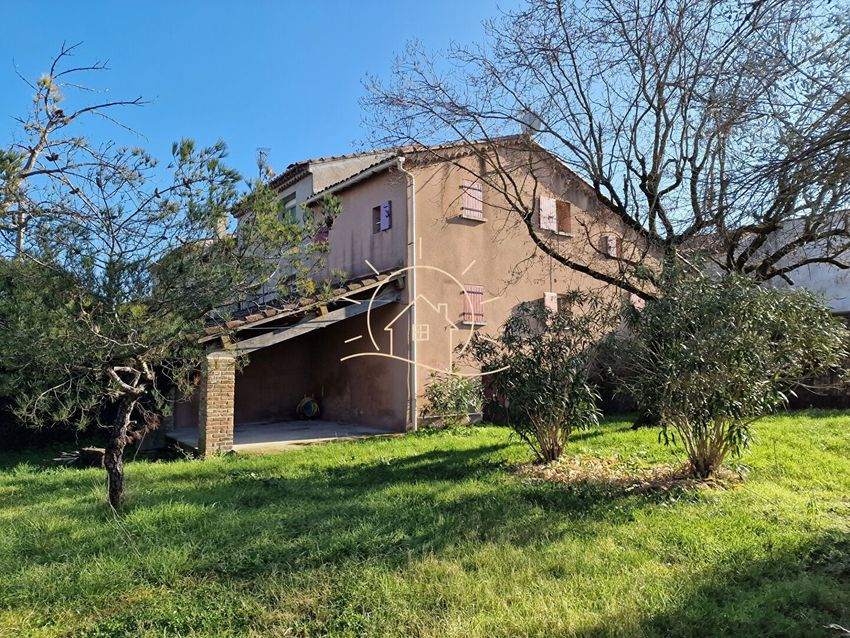 Image Façade à  maison mitoyenne de Rousson