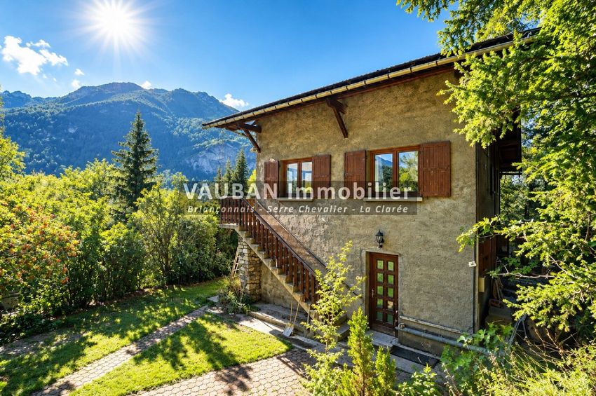 Image Façade à  propriété agricole de La Salle-les-Alpes
