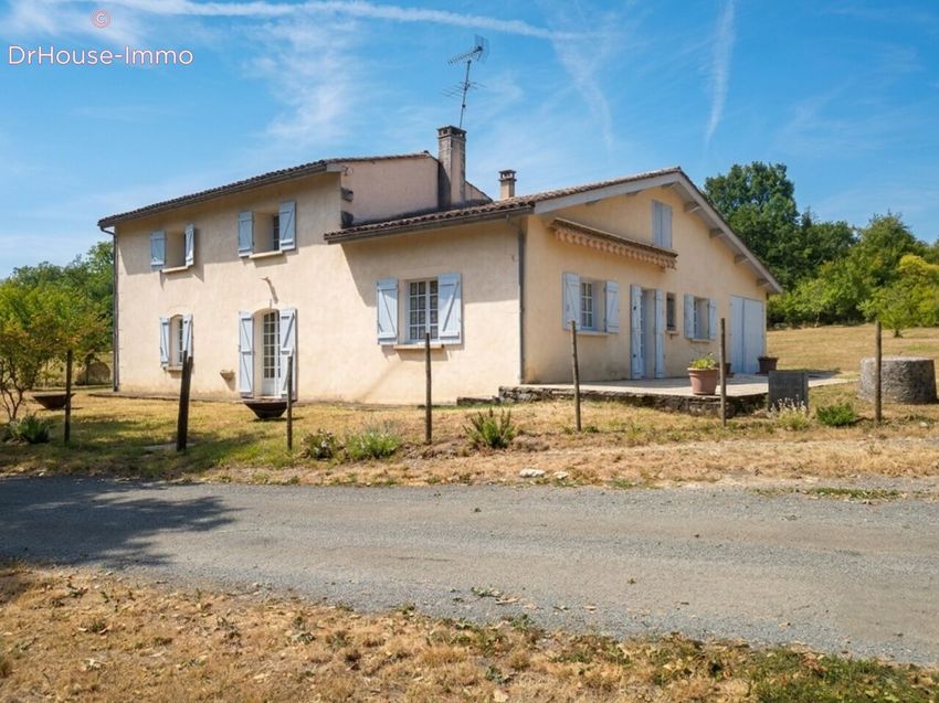 Image Façade à  villa de Naujan-et-Postiac