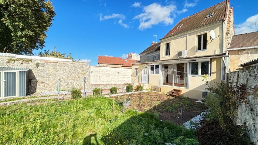 Image Façade à  maison de village de Coincy