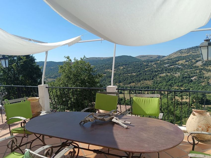 Image Terrasse à  maison individuelle de Coursegoules