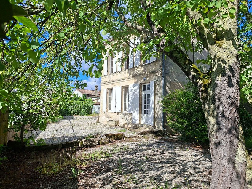 Image Façade à  manoir de Saint-Estèphe