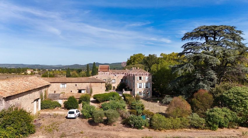 Image Façade à  villa de Orsan