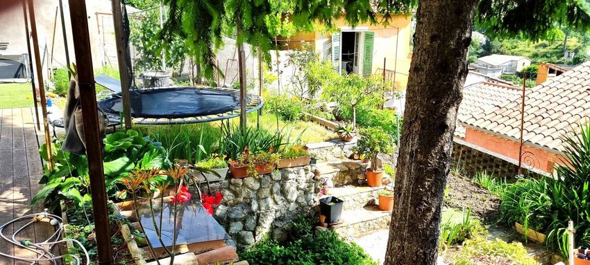 Image Jardin à  maison de village de Contes